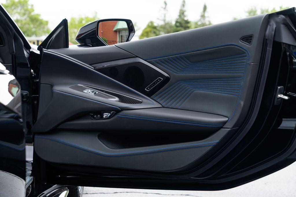 http://www.koenigseggchicago.com/galleria_images/94/94_p59_l.jpg