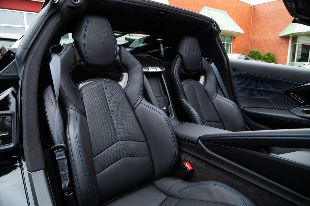 http://www.koenigseggchicago.com/galleria_images/94/94_p62_l.jpg