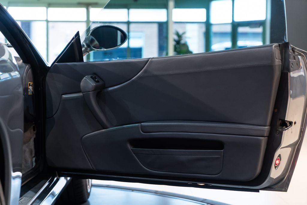 http://www.koenigseggchicago.com/galleria_images/95/95_p43_l.jpg
