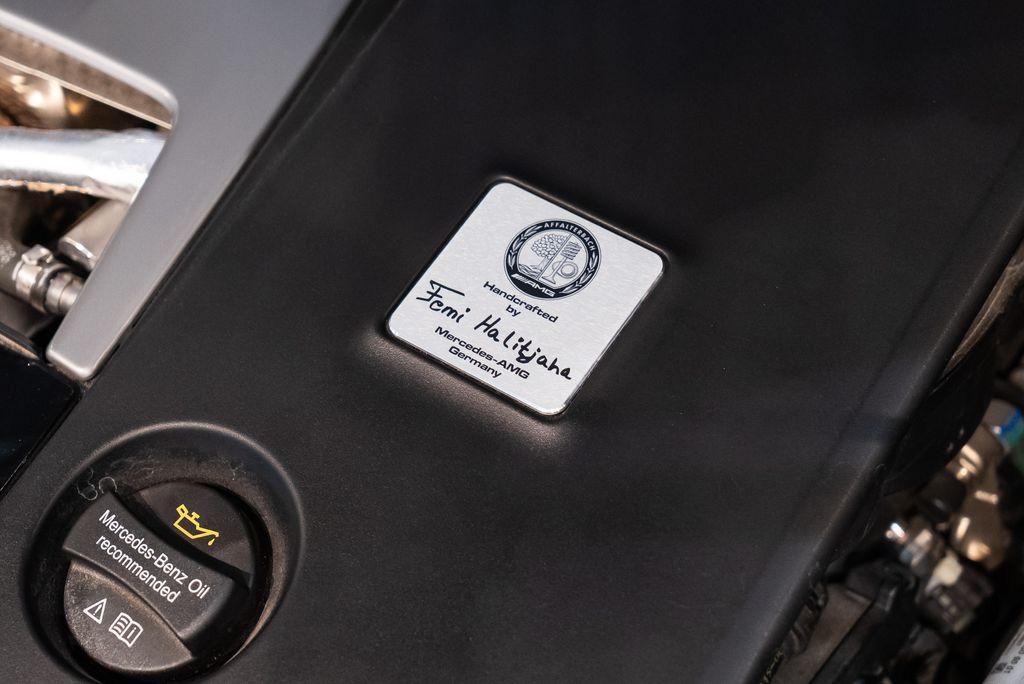 http://www.koenigseggchicago.com/galleria_images/96/96_p24_l.jpg