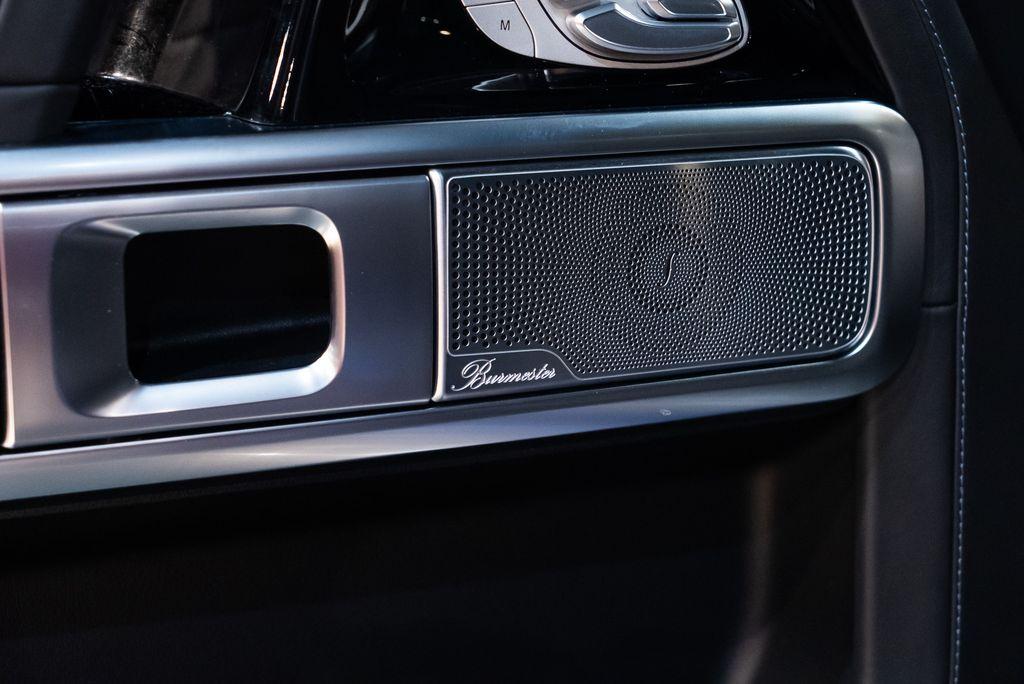 http://www.koenigseggchicago.com/galleria_images/96/96_p27_l.jpg