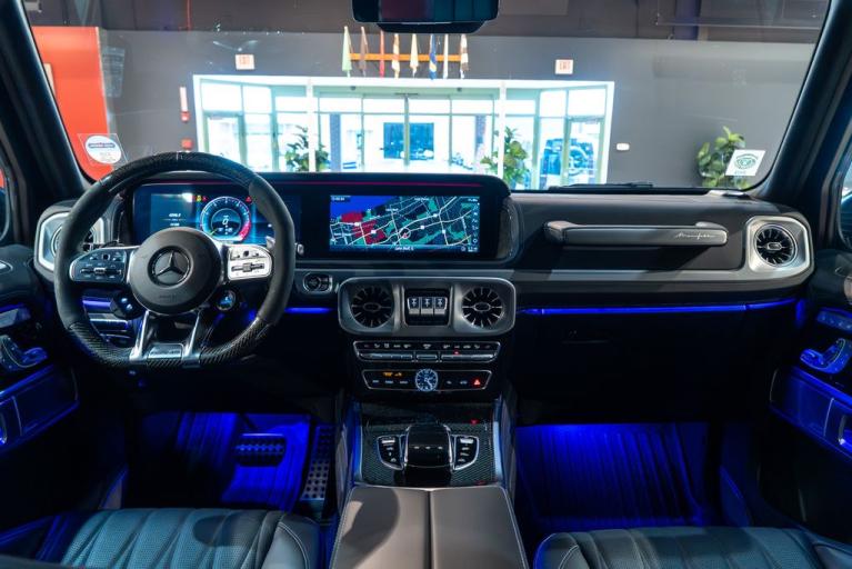 http://www.koenigseggchicago.com/galleria_images/96/96_p32_f.jpg