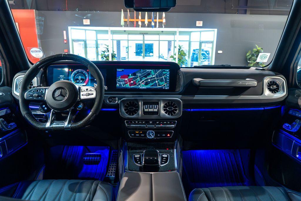 http://www.koenigseggchicago.com/galleria_images/96/96_p32_l.jpg