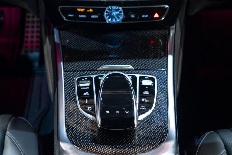 http://www.koenigseggchicago.com/galleria_images/96/96_p35_f.jpg