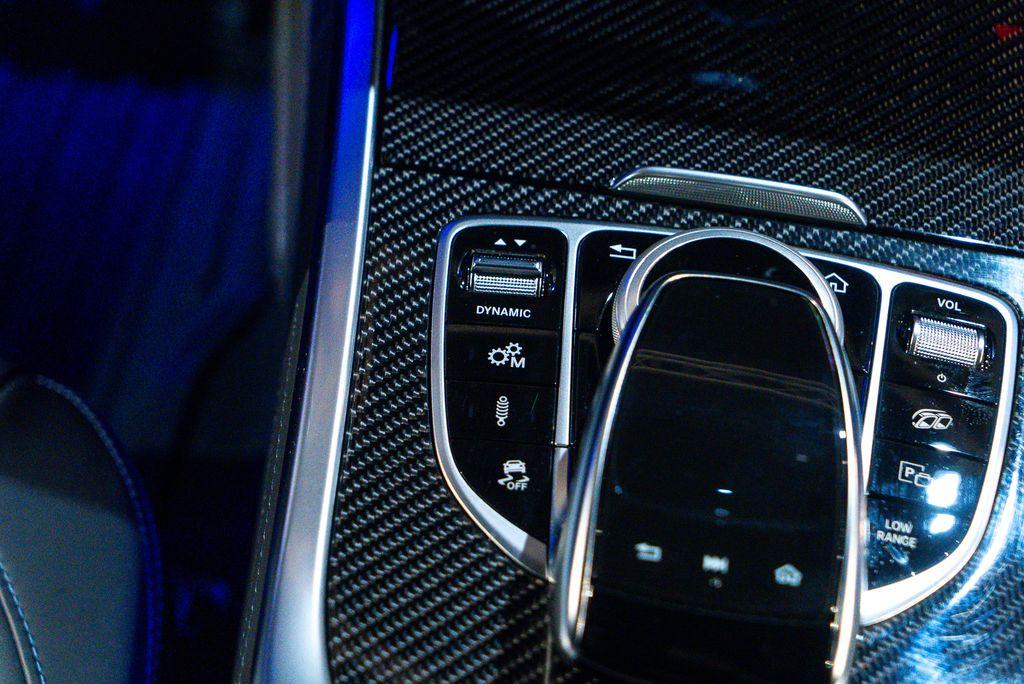 http://www.koenigseggchicago.com/galleria_images/96/96_p37_l.jpg