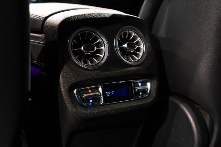 http://www.koenigseggchicago.com/galleria_images/96/96_p43_f.jpg