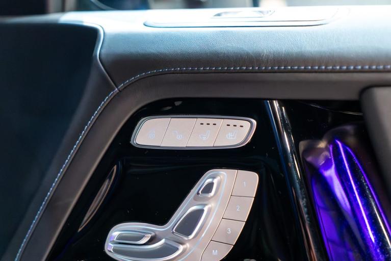 http://www.koenigseggchicago.com/galleria_images/96/96_p49_f.jpg