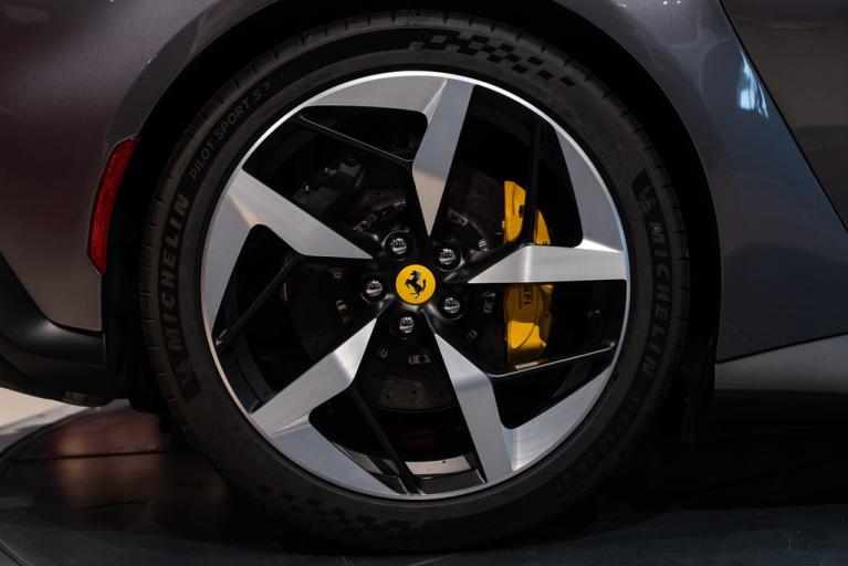 http://www.koenigseggchicago.com/galleria_images/97/97_p16_f.jpg