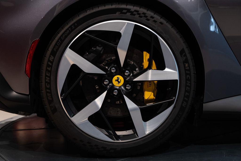 http://www.koenigseggchicago.com/galleria_images/97/97_p16_l.jpg