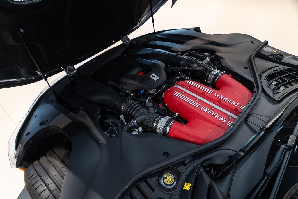 http://www.koenigseggchicago.com/galleria_images/97/97_p17_l.jpg