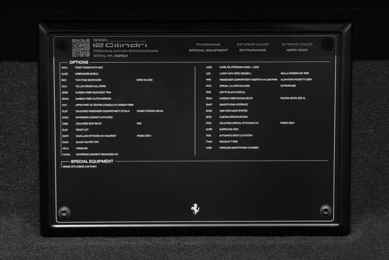 http://www.koenigseggchicago.com/galleria_images/97/97_p26_f.jpg
