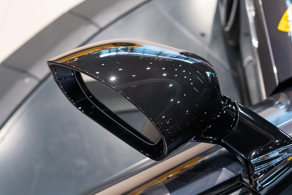 http://www.koenigseggchicago.com/galleria_images/97/97_p28_l.jpg