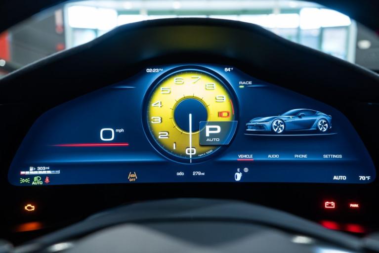 http://www.koenigseggchicago.com/galleria_images/97/97_p32_f.jpg