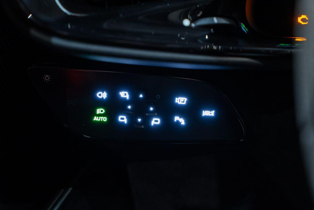 http://www.koenigseggchicago.com/galleria_images/97/97_p36_l.jpg