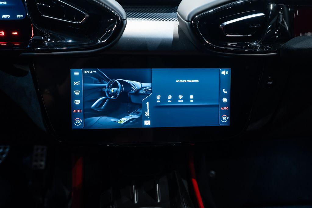http://www.koenigseggchicago.com/galleria_images/97/97_p37_l.jpg
