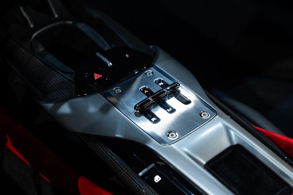 http://www.koenigseggchicago.com/galleria_images/97/97_p39_l.jpg