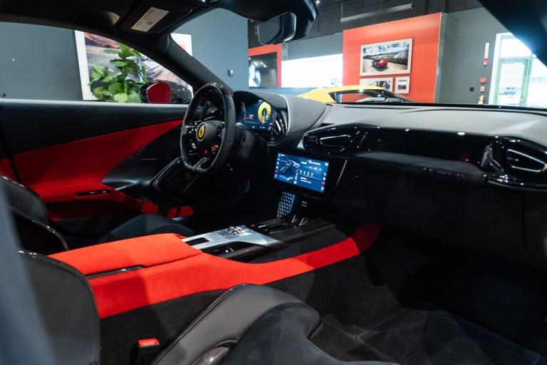 http://www.koenigseggchicago.com/galleria_images/97/97_p41_f.jpg