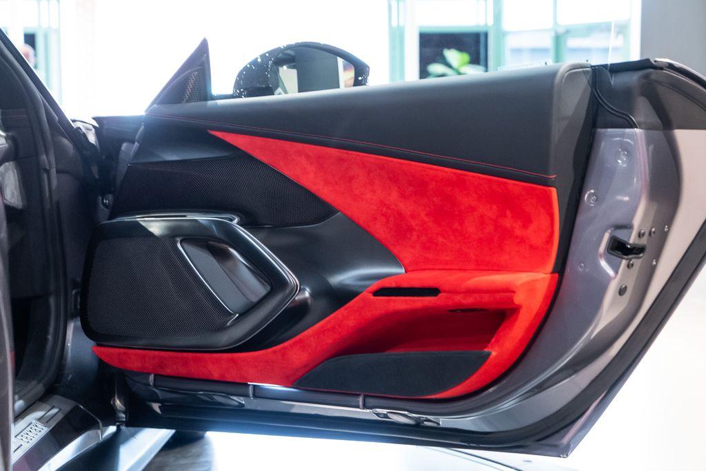 http://www.koenigseggchicago.com/galleria_images/97/97_p44_l.jpg