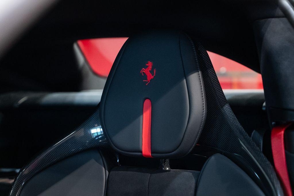 http://www.koenigseggchicago.com/galleria_images/97/97_p6_l.jpg