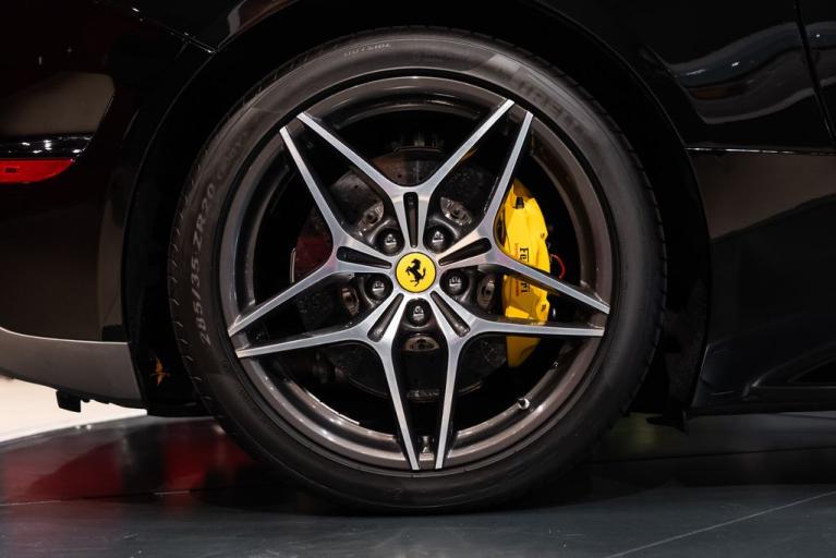 http://www.koenigseggchicago.com/galleria_images/98/98_p15_f.jpg