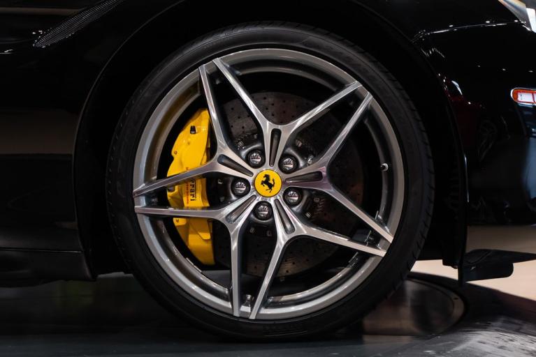 http://www.koenigseggchicago.com/galleria_images/98/98_p16_f.jpg