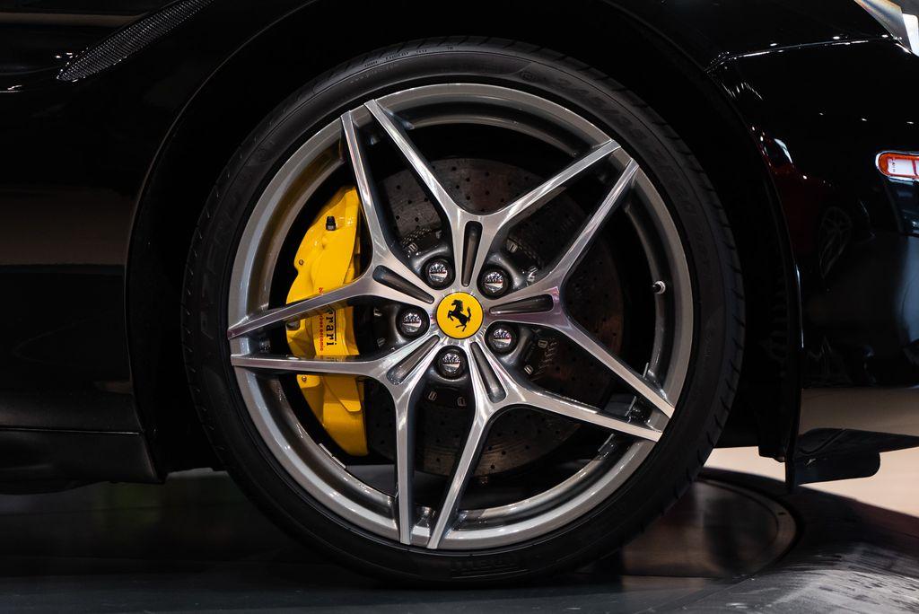 http://www.koenigseggchicago.com/galleria_images/98/98_p16_l.jpg