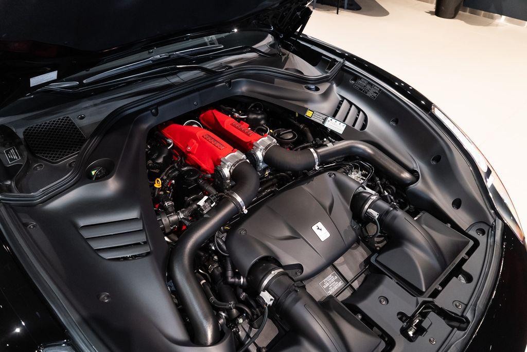 http://www.koenigseggchicago.com/galleria_images/98/98_p17_l.jpg
