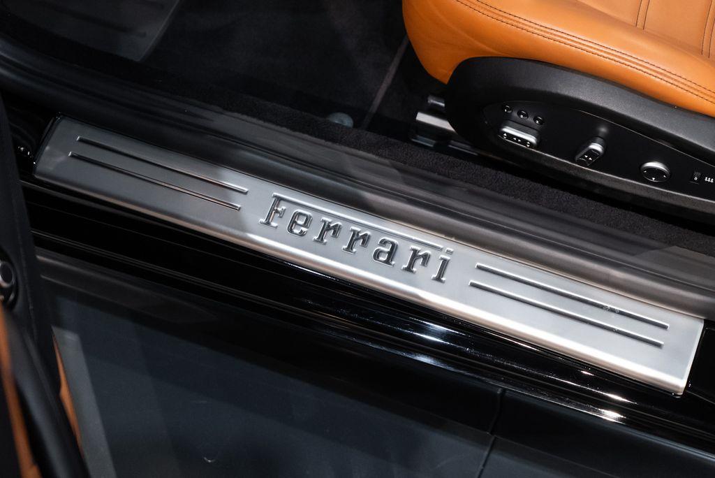 http://www.koenigseggchicago.com/galleria_images/98/98_p23_l.jpg