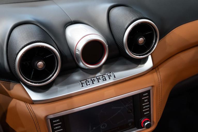 http://www.koenigseggchicago.com/galleria_images/98/98_p32_f.jpg