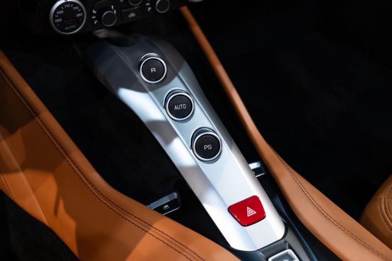 http://www.koenigseggchicago.com/galleria_images/98/98_p35_f.jpg