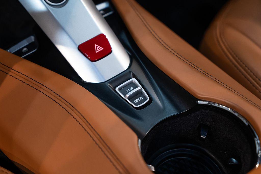 http://www.koenigseggchicago.com/galleria_images/98/98_p36_l.jpg