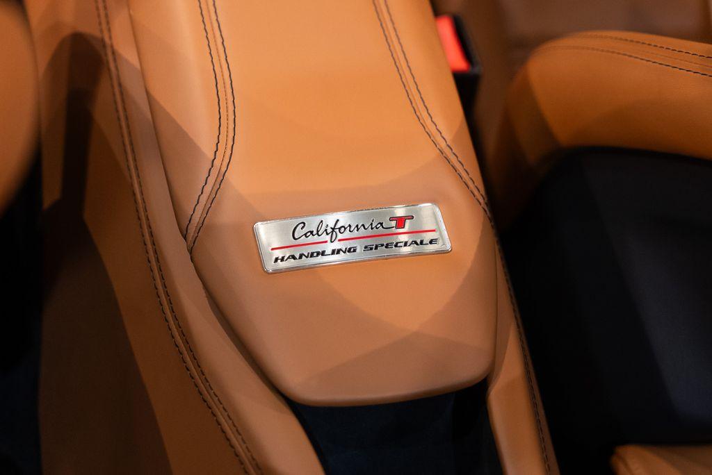 http://www.koenigseggchicago.com/galleria_images/98/98_p40_l.jpg