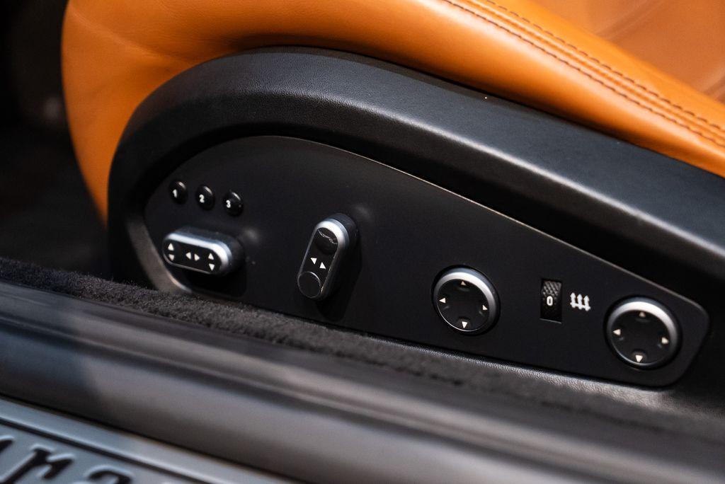 http://www.koenigseggchicago.com/galleria_images/98/98_p41_l.jpg