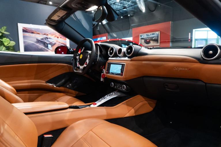 http://www.koenigseggchicago.com/galleria_images/98/98_p46_f.jpg