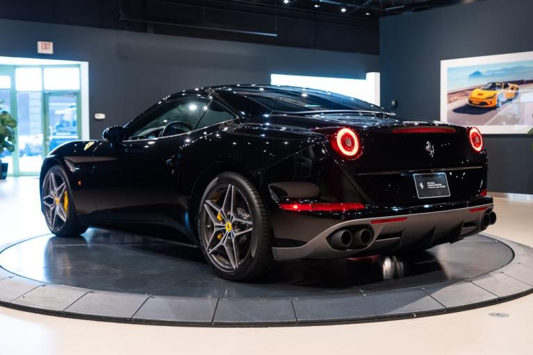 http://www.koenigseggchicago.com/galleria_images/98/98_p52_f.jpg