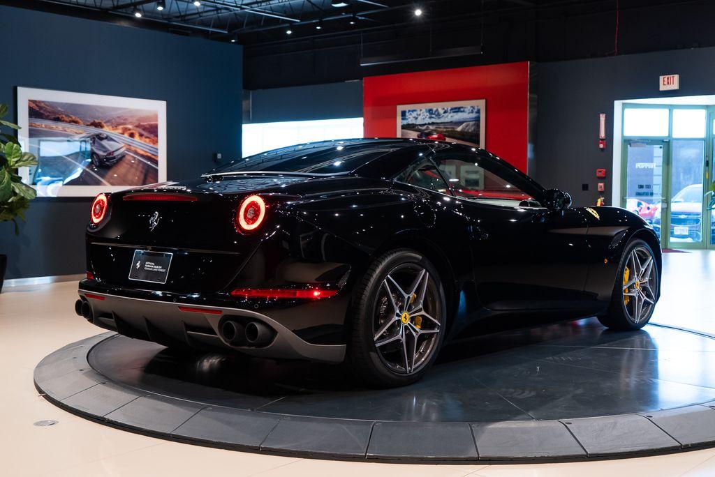 http://www.koenigseggchicago.com/galleria_images/98/98_p53_l.jpg