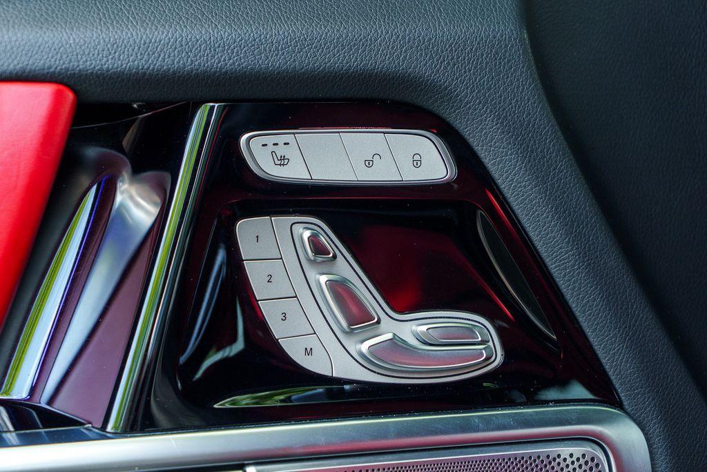 http://www.koenigseggchicago.com/galleria_images/99/99_p25_l.jpg