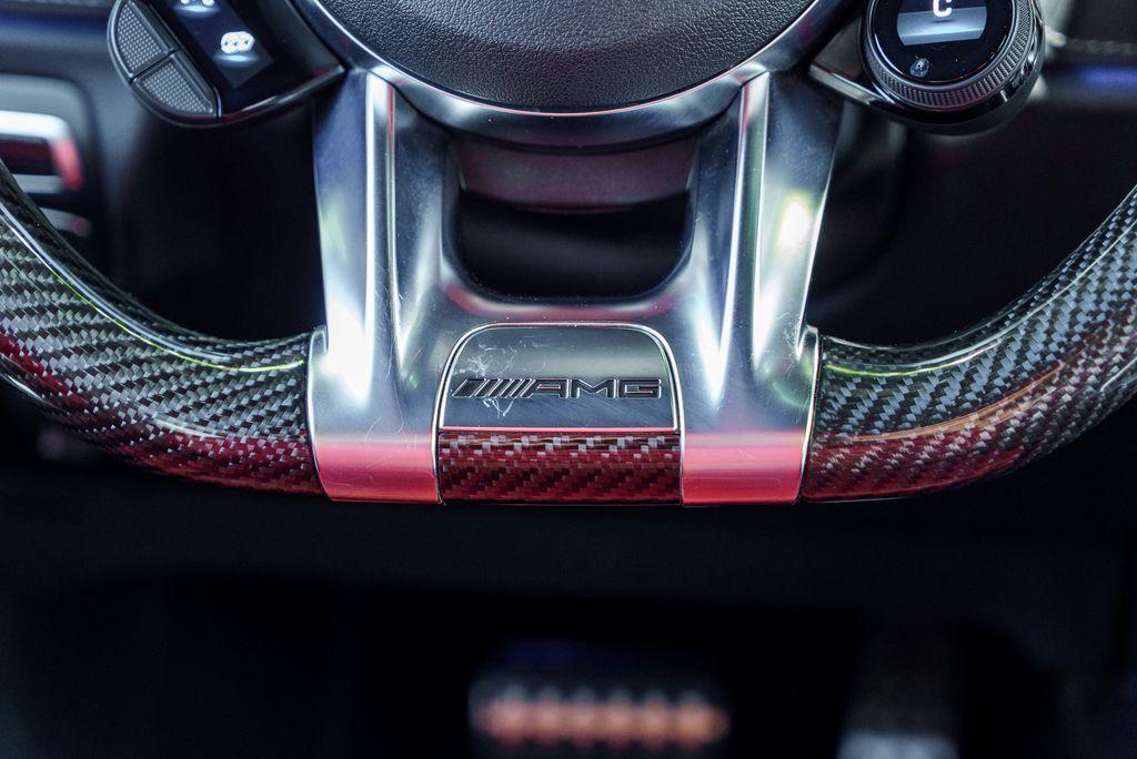 http://www.koenigseggchicago.com/galleria_images/99/99_p33_l.jpg