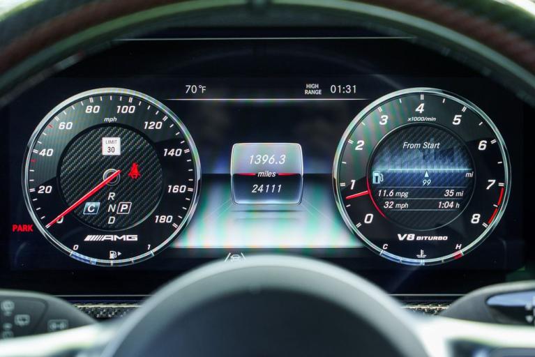 http://www.koenigseggchicago.com/galleria_images/99/99_p34_f.jpg