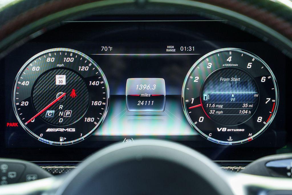 http://www.koenigseggchicago.com/galleria_images/99/99_p34_l.jpg