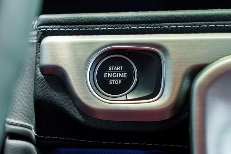 http://www.koenigseggchicago.com/galleria_images/99/99_p35_f.jpg