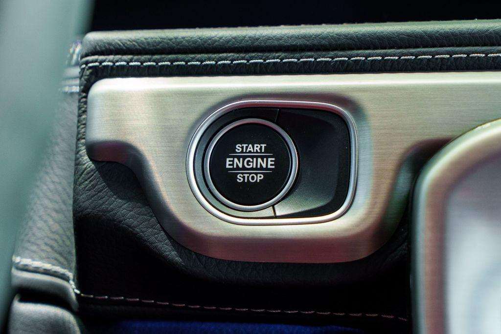 http://www.koenigseggchicago.com/galleria_images/99/99_p35_l.jpg