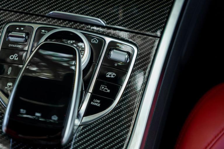 http://www.koenigseggchicago.com/galleria_images/99/99_p39_f.jpg