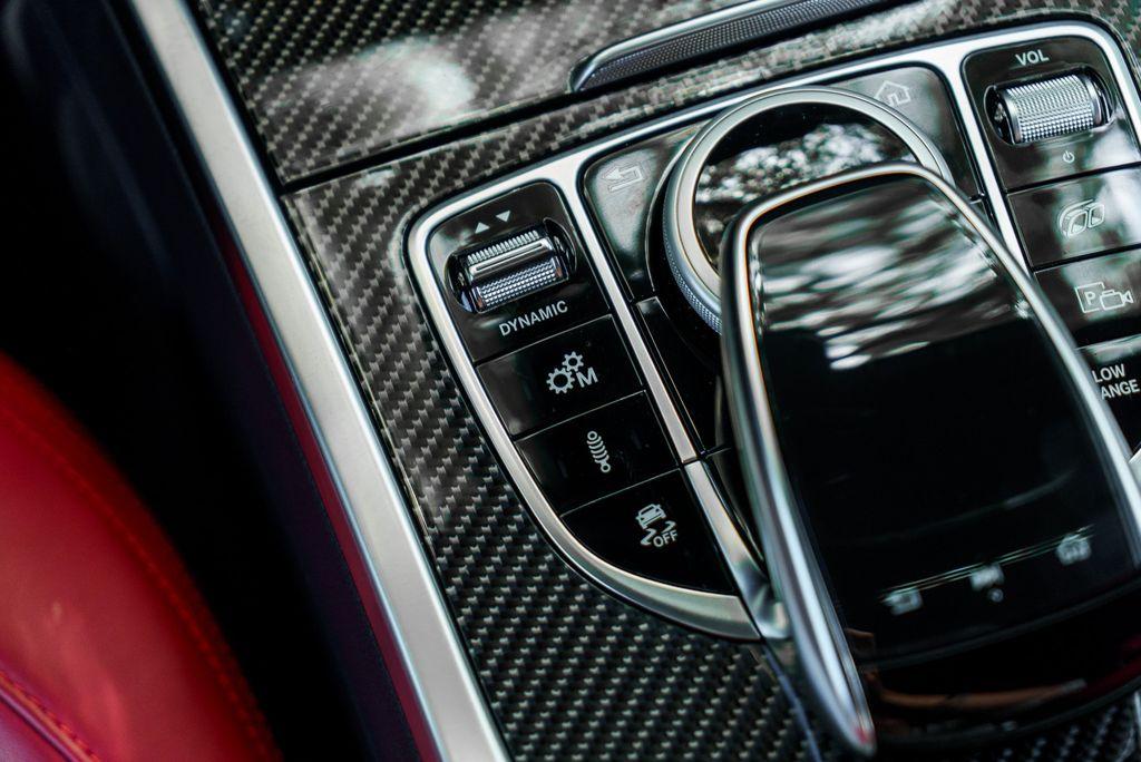 http://www.koenigseggchicago.com/galleria_images/99/99_p40_l.jpg