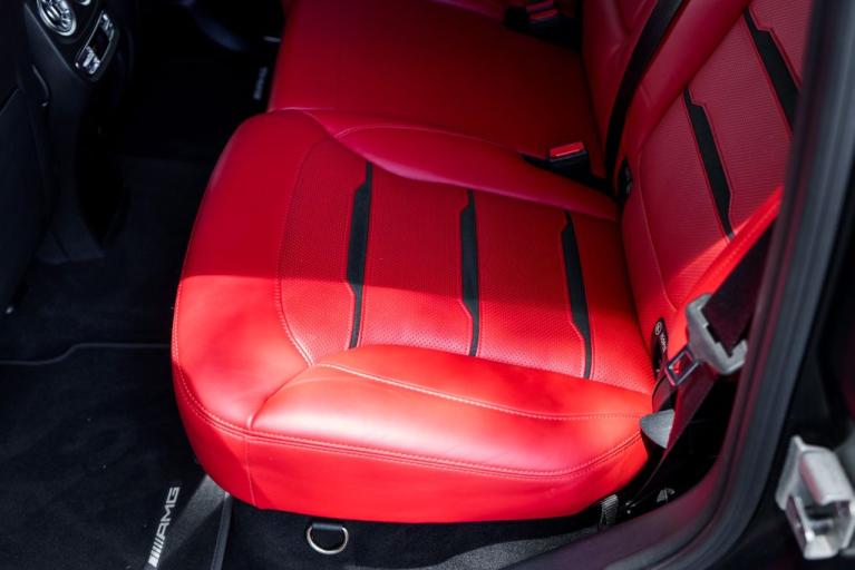 http://www.koenigseggchicago.com/galleria_images/99/99_p45_f.jpg