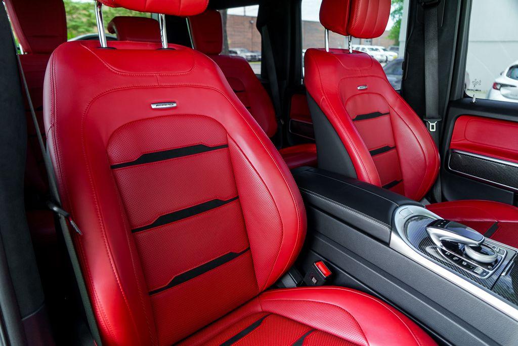 http://www.koenigseggchicago.com/galleria_images/99/99_p55_l.jpg