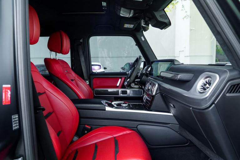 http://www.koenigseggchicago.com/galleria_images/99/99_p57_f.jpg
