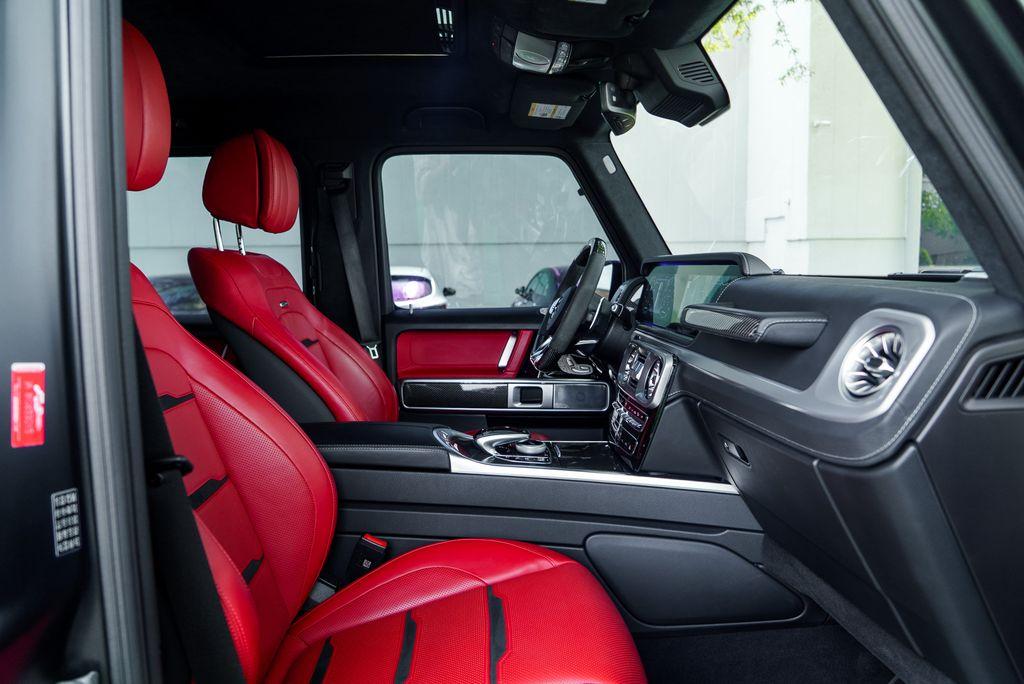 http://www.koenigseggchicago.com/galleria_images/99/99_p57_l.jpg